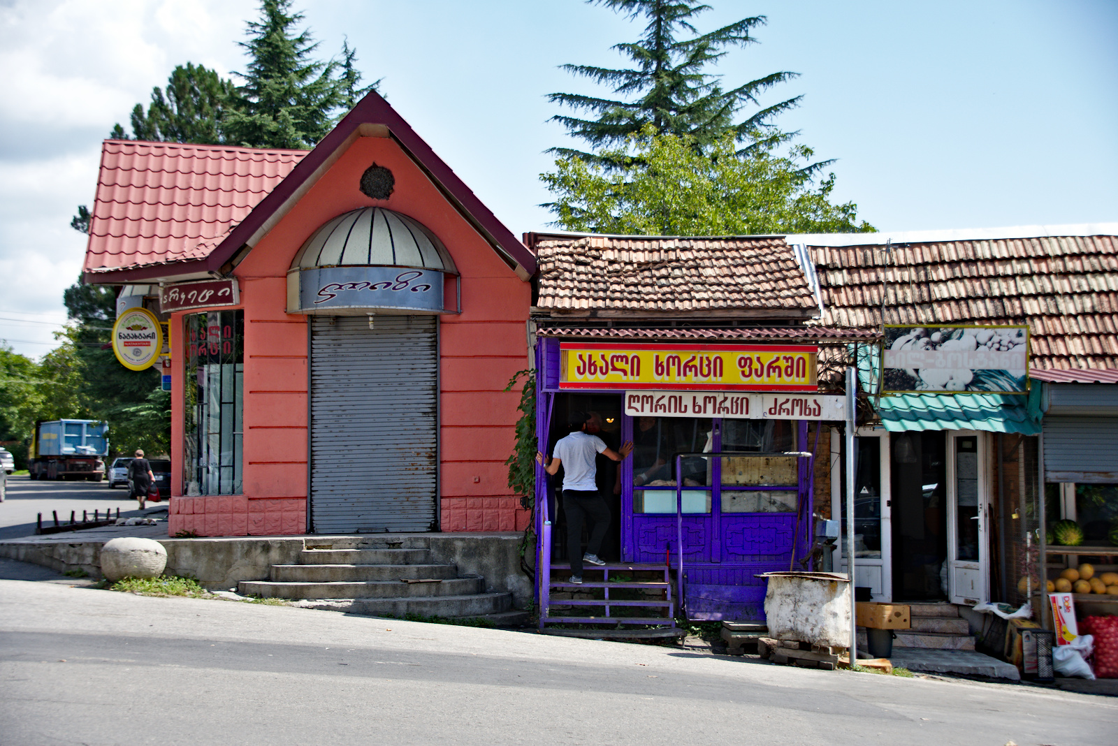 Unser Fahrer holt unterwegs Fleisch