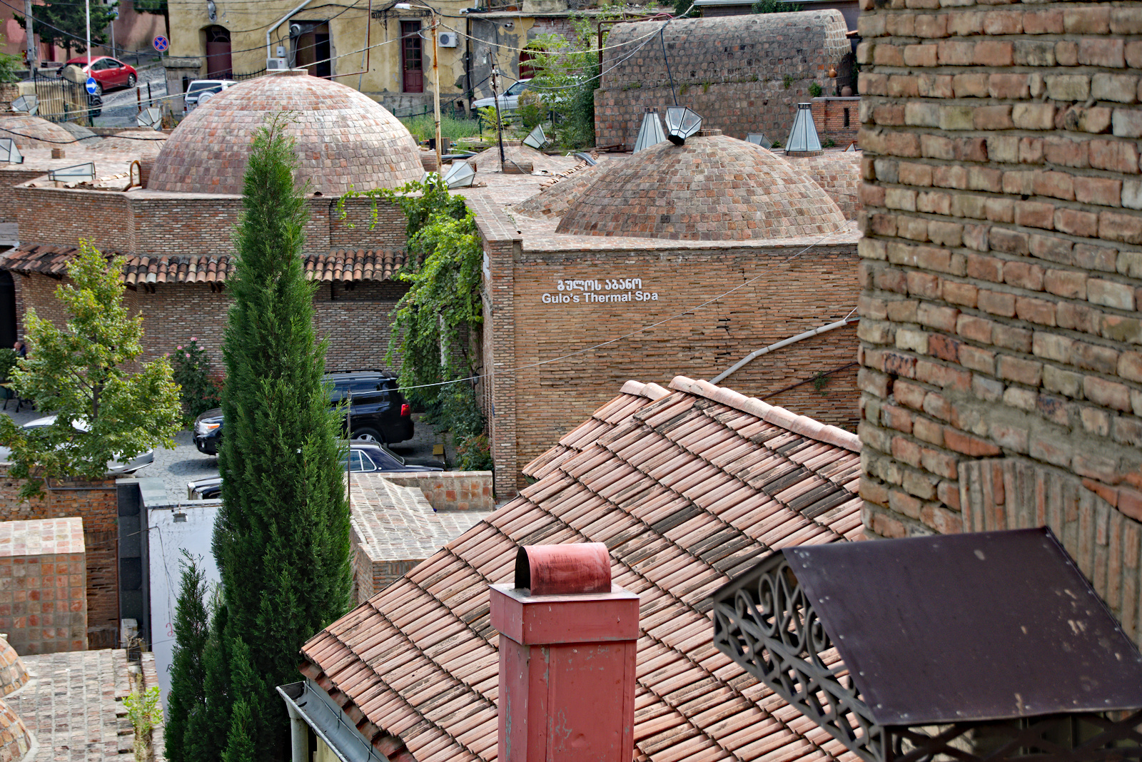 Die Dächer der Schwefelbäder